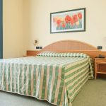 15206577-Web1