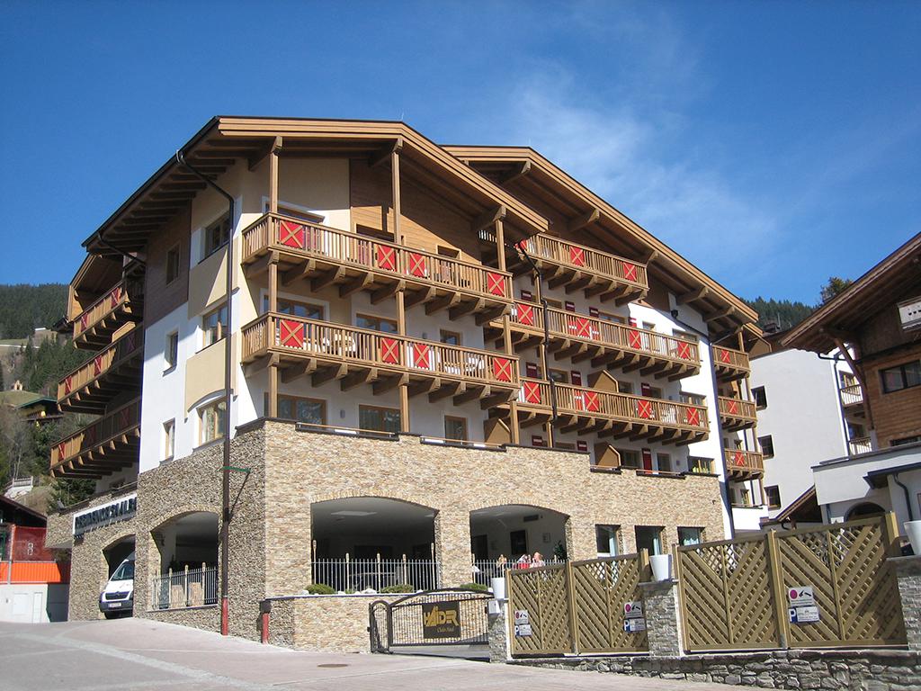 1295783-Web1